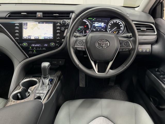 カムリ Ｇ　サンルーフ　ＥＳＣ　リヤカメラ　パワーウィンドウ　Ｉストップ　１オーナー車　オ－トエアコン　パワステ　地デジ　運転席Ｐシート　エアバッグ　ＬＥＤヘットライト　ＡＢＳ　スマートキープッシュスタート（4枚目）