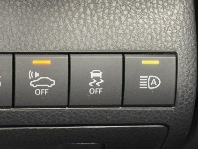 カムリ Ｇ　サンルーフ　ＥＳＣ　リヤカメラ　パワーウィンドウ　Ｉストップ　１オーナー車　オ－トエアコン　パワステ　地デジ　運転席Ｐシート　エアバッグ　ＬＥＤヘットライト　ＡＢＳ　スマートキープッシュスタート（12枚目）