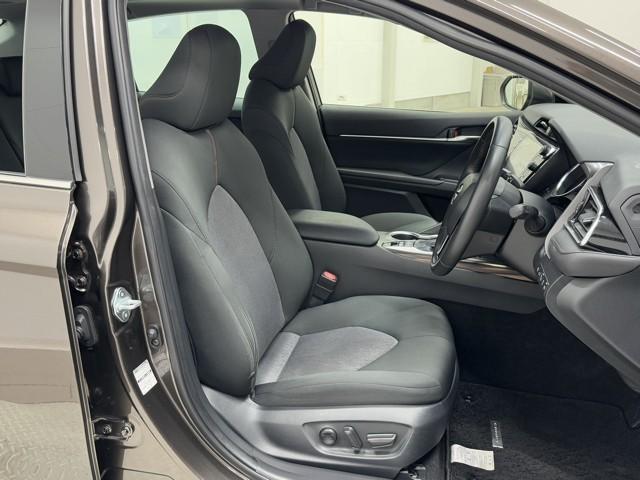 カムリ Ｇ　サンルーフ　ＥＳＣ　リヤカメラ　パワーウィンドウ　Ｉストップ　１オーナー車　オ－トエアコン　パワステ　地デジ　運転席Ｐシート　エアバッグ　ＬＥＤヘットライト　ＡＢＳ　スマートキープッシュスタート（15枚目）