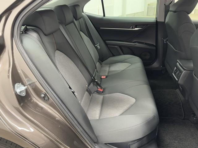 カムリ Ｇ　サンルーフ　ＥＳＣ　リヤカメラ　パワーウィンドウ　Ｉストップ　１オーナー車　オ－トエアコン　パワステ　地デジ　運転席Ｐシート　エアバッグ　ＬＥＤヘットライト　ＡＢＳ　スマートキープッシュスタート（16枚目）