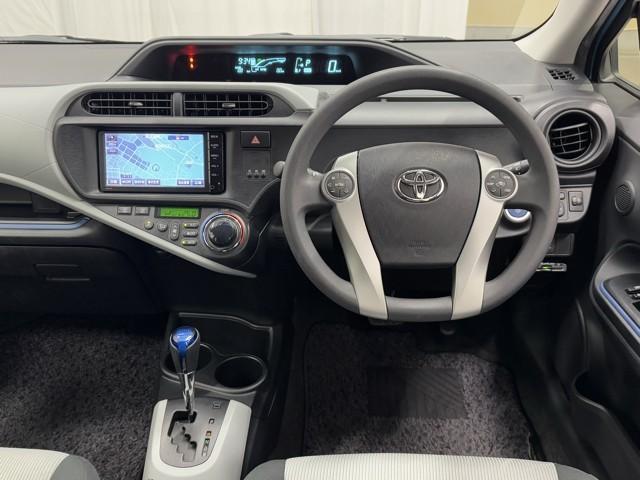 アクア S スマートキープッシュスタート キーレスエントリ イモビ ナビ&TV オートエアコン デュアルエアバック ESC Bカメラ パワーウィンドウ AUX端子 ETC アルミホイール SRS ワンセグTV(4枚目)