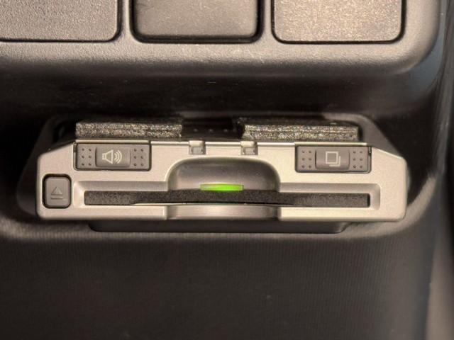 アクア S スマートキープッシュスタート キーレスエントリ イモビ ナビ&TV オートエアコン デュアルエアバック ESC Bカメラ パワーウィンドウ AUX端子 ETC アルミホイール SRS ワンセグTV(9枚目)