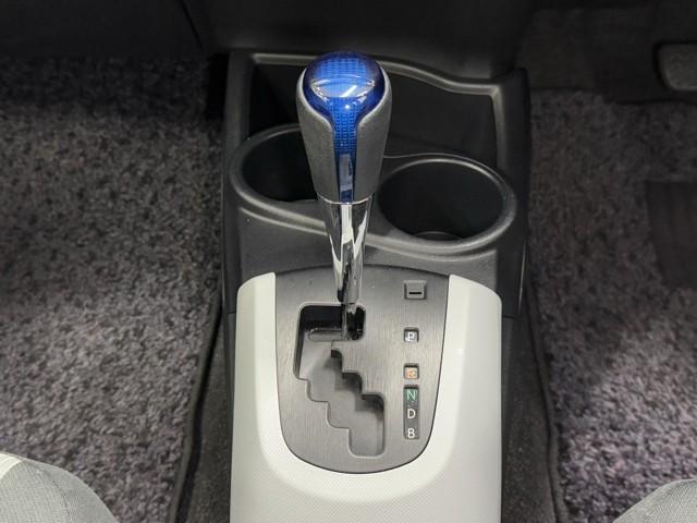 アクア S スマートキープッシュスタート キーレスエントリ イモビ ナビ&TV オートエアコン デュアルエアバック ESC Bカメラ パワーウィンドウ AUX端子 ETC アルミホイール SRS ワンセグTV(14枚目)