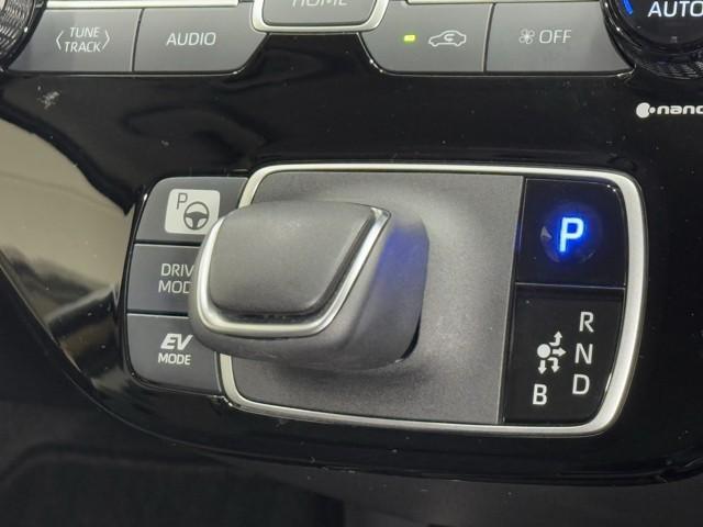 アクア Z LEDヘッドライト スマートキー 100V電源 イモビライザー アルミホイール ドライブレコーダー オートクルーズコントロール 点検記録簿 フルセグTV エアコン ESC ナビ&TV ETC キーレス(9枚目)