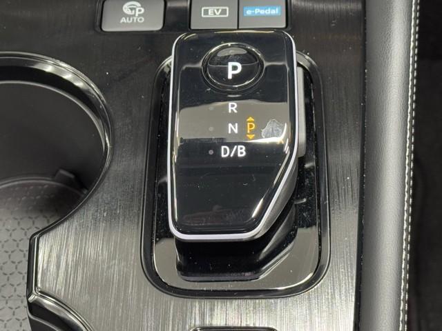 エクストレイル Ｇ　ｅ－４ＯＲＣＥ　ミュージックプレイヤー接続可　ガラスルーフ　地デジＴＶ　１オーナー　横滑り防止装置　オートハイビーム　ＬＥＤヘッドランプ　ナビＴＶ　スマートキー　レーダークルーズ　ＬＫＡ　キーフリー　ＥＴＣ　４ＷＤ（10枚目）