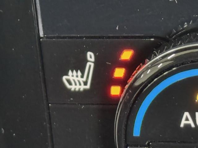 エクストレイル Ｇ　ｅ－４ＯＲＣＥ　ミュージックプレイヤー接続可　ガラスルーフ　地デジＴＶ　１オーナー　横滑り防止装置　オートハイビーム　ＬＥＤヘッドランプ　ナビＴＶ　スマートキー　レーダークルーズ　ＬＫＡ　キーフリー　ＥＴＣ　４ＷＤ（12枚目）