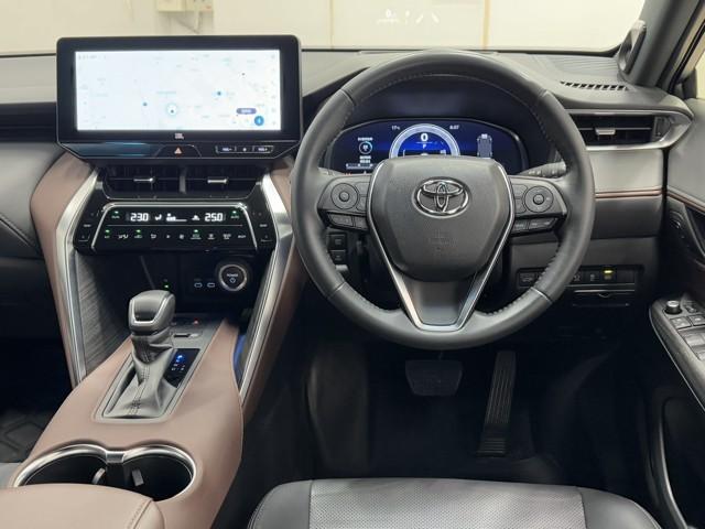 ハリアーハイブリッド Ｚ　レザーパッケージ　ナビＴＶ　ＡＣ１００Ｖ電源　ＬＥＤライト　本革　エアコン　横滑り防止　ドラレコ付　クルーズコントロール　Ｐシート　ガラスルーフ　メディアプレイヤー接続　キーレスエントリー　フルセグテレビ　アルミ（4枚目）