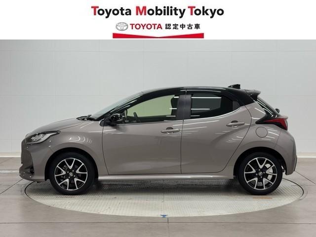 ヤリス Ｚ　サイドＳＲＳ　ＡＡＣ　バックモニタ　スマキー　横滑防止装置　キーフリー　１オーナー　アルミ　ＬＥＤランプ　パワーウインドウ　定期点検記録簿　助手席エアバック　クルコン　エアバッグ　パワーステアリング（3枚目）