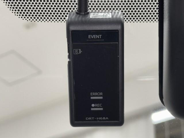 ヤリス Ｚ　サイドＳＲＳ　ＡＡＣ　バックモニタ　スマキー　横滑防止装置　キーフリー　１オーナー　アルミ　ＬＥＤランプ　パワーウインドウ　定期点検記録簿　助手席エアバック　クルコン　エアバッグ　パワーステアリング（7枚目）