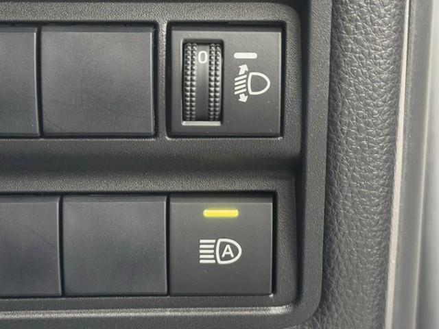 ヤリス Ｚ　サイドＳＲＳ　ＡＡＣ　バックモニタ　スマキー　横滑防止装置　キーフリー　１オーナー　アルミ　ＬＥＤランプ　パワーウインドウ　定期点検記録簿　助手席エアバック　クルコン　エアバッグ　パワーステアリング（9枚目）