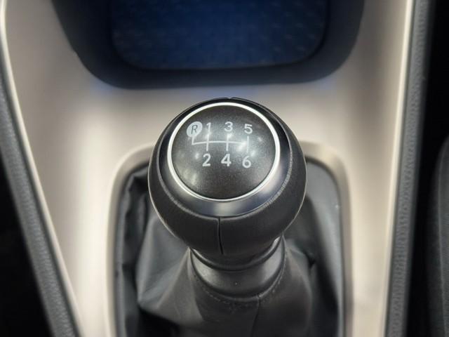 ヤリス Ｚ　サイドＳＲＳ　ＡＡＣ　バックモニタ　スマキー　横滑防止装置　キーフリー　１オーナー　アルミ　ＬＥＤランプ　パワーウインドウ　定期点検記録簿　助手席エアバック　クルコン　エアバッグ　パワーステアリング（11枚目）