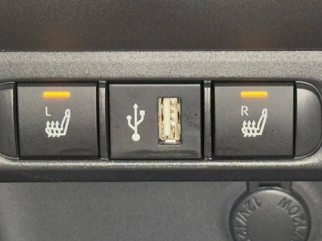 ヤリス Ｚ　サイドＳＲＳ　ＡＡＣ　バックモニタ　スマキー　横滑防止装置　キーフリー　１オーナー　アルミ　ＬＥＤランプ　パワーウインドウ　定期点検記録簿　助手席エアバック　クルコン　エアバッグ　パワーステアリング（13枚目）