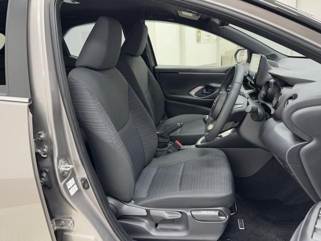 ヤリス Ｚ　サイドＳＲＳ　ＡＡＣ　バックモニタ　スマキー　横滑防止装置　キーフリー　１オーナー　アルミ　ＬＥＤランプ　パワーウインドウ　定期点検記録簿　助手席エアバック　クルコン　エアバッグ　パワーステアリング（14枚目）