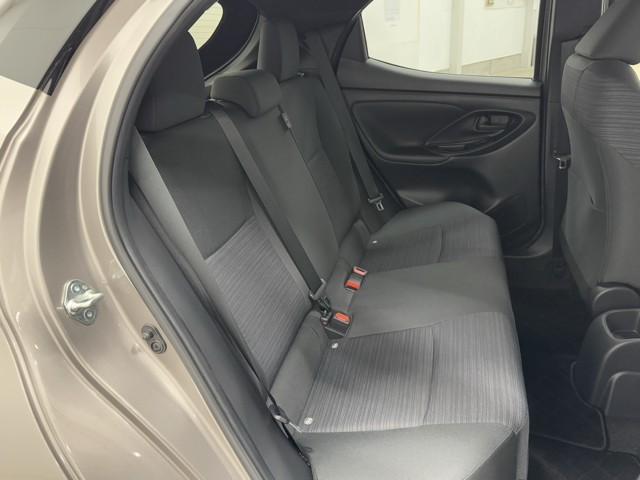 ヤリス Ｚ　サイドＳＲＳ　ＡＡＣ　バックモニタ　スマキー　横滑防止装置　キーフリー　１オーナー　アルミ　ＬＥＤランプ　パワーウインドウ　定期点検記録簿　助手席エアバック　クルコン　エアバッグ　パワーステアリング（15枚目）