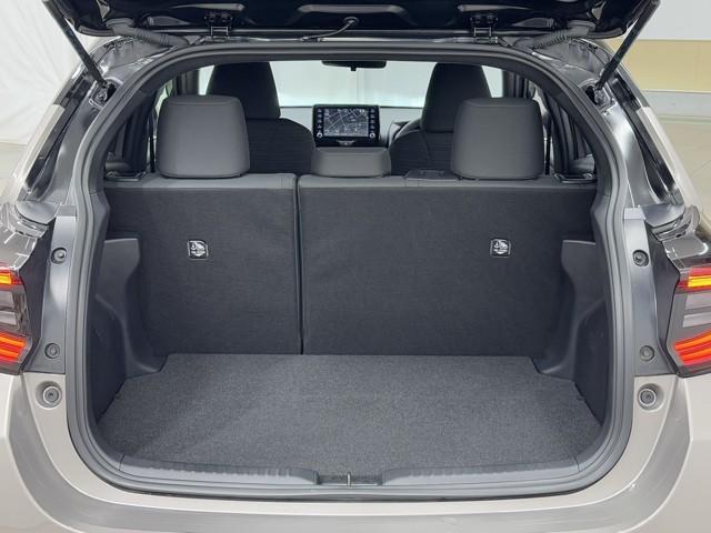 ヤリス Ｚ　サイドＳＲＳ　ＡＡＣ　バックモニタ　スマキー　横滑防止装置　キーフリー　１オーナー　アルミ　ＬＥＤランプ　パワーウインドウ　定期点検記録簿　助手席エアバック　クルコン　エアバッグ　パワーステアリング（16枚目）