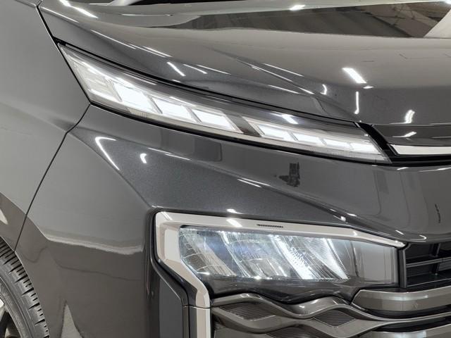 ヴォクシー ハイブリッドＳ－Ｚ　パワーウィンドウ　インテリキー　横滑防止装置　アクティブクルーズコントロール　１オナ　フルオートエアコン　リアカメラ　エアバッグ　ＡＢＳ　１００Ｖ充電　ＷＡＣ　アルミホイール　キーレス　ＰＳ　記録簿（17枚目）