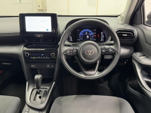 ヤリスクロス G ETC装備 リヤカメラ 点検記録簿 スマートエントリー イモビライザー オートエアコン アルミホイール キーレス パワーウィンドウ クルコン ABS ドライブレコーダー エアバッグ パワーステアリング(4枚目)