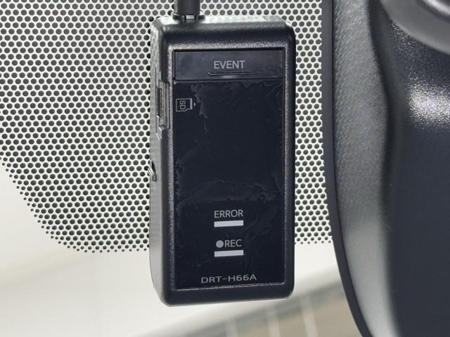 ドライブレコーダー装備してますよ。　思いでの記録や万が一の時の記録にも便利ですね。