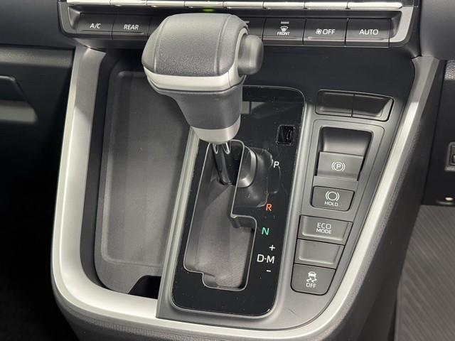 操作ラクラクのシフトです。　坂道や信号のストップ＆ゴーの多い日本では操作簡単でいいです。　シフトチェンジしやすい配置で操作し易いですよ。