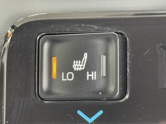 快適装備のシートヒーター付き。　エアコンって前面しか当たらずに背中は冷え冷えなんて事もありますよね。　快適に調整できますよ。