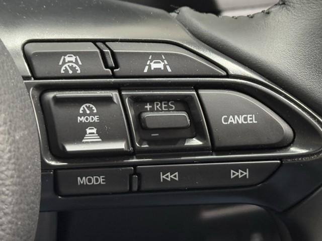 レーダークルーズコントロールです。　前の車との距離をレーダーで測り一定の車間距離に保ってくれますよ。詳細はスタッフまで。