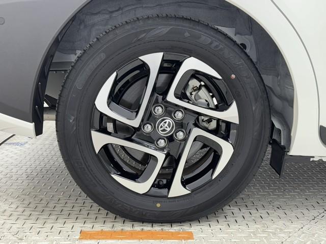 かっこいいホイールですね。　車のイメージを大きく左右するホイール部分はコダワリを持ちたいですね。