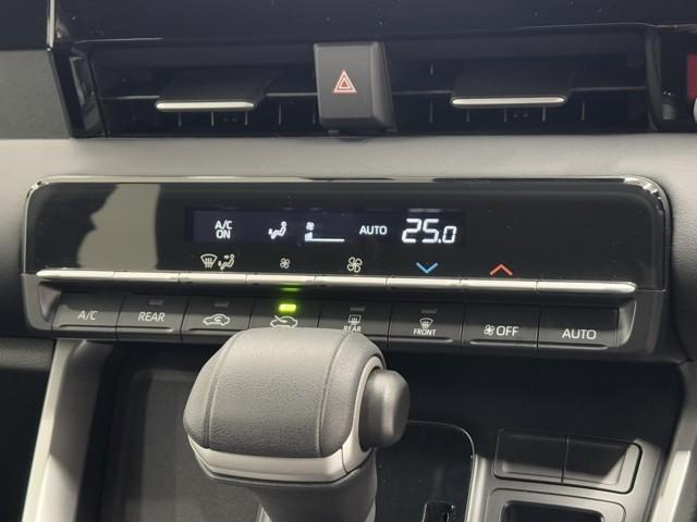 ノア ハイブリッドＳ－Ｇ　両側電動スライドドア　衝突回避ブレーキ　Ｗエアコン　イモビ　レーダークルコン　バックガイドモニター　横滑り防止装置　ＬＥＤヘッドライト　ドライブレコーダー　キーレス　スマートキー　３列シート　記録簿（7枚目）