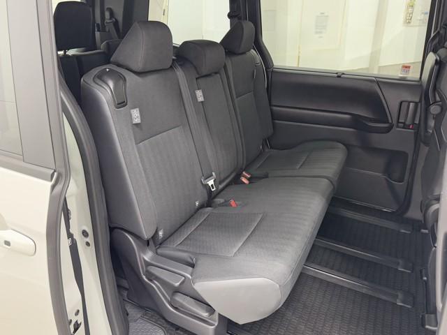 ノア ハイブリッドＳ－Ｇ　両側電動スライドドア　衝突回避ブレーキ　Ｗエアコン　イモビ　レーダークルコン　バックガイドモニター　横滑り防止装置　ＬＥＤヘッドライト　ドライブレコーダー　キーレス　スマートキー　３列シート　記録簿（15枚目）