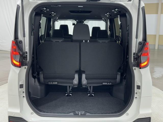 ノア ハイブリッドＳ－Ｇ　両側電動スライドドア　衝突回避ブレーキ　Ｗエアコン　イモビ　レーダークルコン　バックガイドモニター　横滑り防止装置　ＬＥＤヘッドライト　ドライブレコーダー　キーレス　スマートキー　３列シート　記録簿（16枚目）