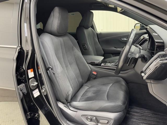 クラウンハイブリッド Ｇ　アルミ　ＬＥＤヘッド　キーフリー　記録簿　アイドリングストップ　横滑り防止機能　ＤＶＤ　ＥＴＣ　オートエアコン　ＡＵＸ　ＡＢＳ　メモリナビ　盗難防止装置　エアバッグ　オートクルーズコントロール（16枚目）