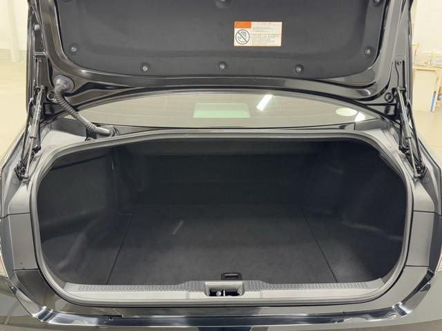 クラウンハイブリッド Ｇ　アルミ　ＬＥＤヘッド　キーフリー　記録簿　アイドリングストップ　横滑り防止機能　ＤＶＤ　ＥＴＣ　オートエアコン　ＡＵＸ　ＡＢＳ　メモリナビ　盗難防止装置　エアバッグ　オートクルーズコントロール（18枚目）