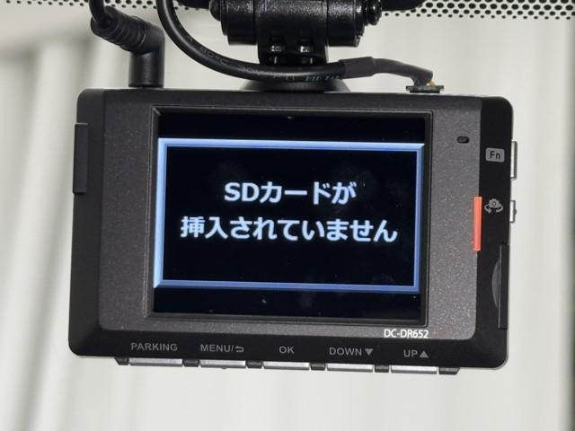 カローラツーリング ハイブリッド　ダブルバイビー　追突軽減ブレーキ　バックモニタ　横滑防止　スマキー　ＬＥＤライト　Ａストップ　デュアルエアバッグ　エアコン　オートクルーズ　サイドエアバッグ　ＥＴＣ付　ナビ　ＰＳ　キーフリー　ＡＢＳ　エアバック（7枚目）