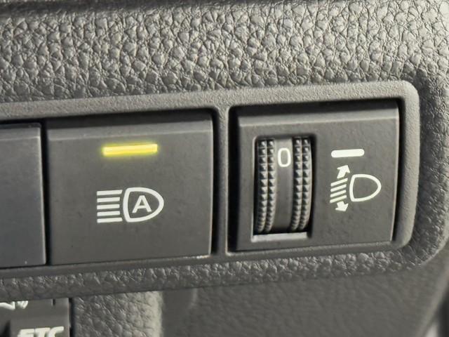 カローラツーリング ハイブリッド　ダブルバイビー　追突軽減ブレーキ　バックモニタ　横滑防止　スマキー　ＬＥＤライト　Ａストップ　デュアルエアバッグ　エアコン　オートクルーズ　サイドエアバッグ　ＥＴＣ付　ナビ　ＰＳ　キーフリー　ＡＢＳ　エアバック（9枚目）