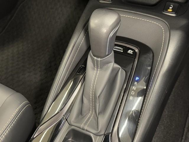 カローラツーリング ハイブリッド　ダブルバイビー　追突軽減ブレーキ　バックモニタ　横滑防止　スマキー　ＬＥＤライト　Ａストップ　デュアルエアバッグ　エアコン　オートクルーズ　サイドエアバッグ　ＥＴＣ付　ナビ　ＰＳ　キーフリー　ＡＢＳ　エアバック（11枚目）