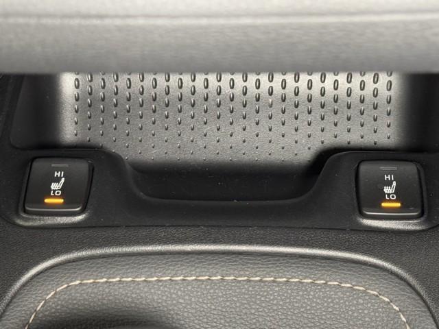 カローラツーリング ハイブリッド　ダブルバイビー　追突軽減ブレーキ　バックモニタ　横滑防止　スマキー　ＬＥＤライト　Ａストップ　デュアルエアバッグ　エアコン　オートクルーズ　サイドエアバッグ　ＥＴＣ付　ナビ　ＰＳ　キーフリー　ＡＢＳ　エアバック（13枚目）