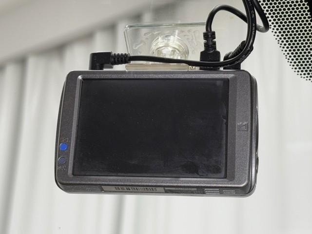 ハイエースバン ロングスーパーＧＬ　フルフラット　リアカメラ　ＳＲＳ　ダブルエアバッグ　Ｗエアコン　横滑り防止装置付　盗難防止機能　キーレス　スマートエントリー　ＤＶＤ視聴可　エアコン　パワステ　ナビＴＶ　ドライブレコーダ　ＥＴＣ（8枚目）