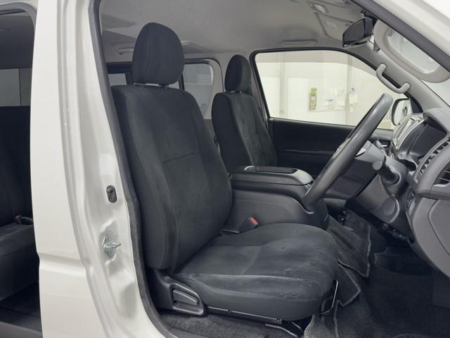 ハイエースバン ロングスーパーＧＬ　フルフラット　リアカメラ　ＳＲＳ　ダブルエアバッグ　Ｗエアコン　横滑り防止装置付　盗難防止機能　キーレス　スマートエントリー　ＤＶＤ視聴可　エアコン　パワステ　ナビＴＶ　ドライブレコーダ　ＥＴＣ（16枚目）