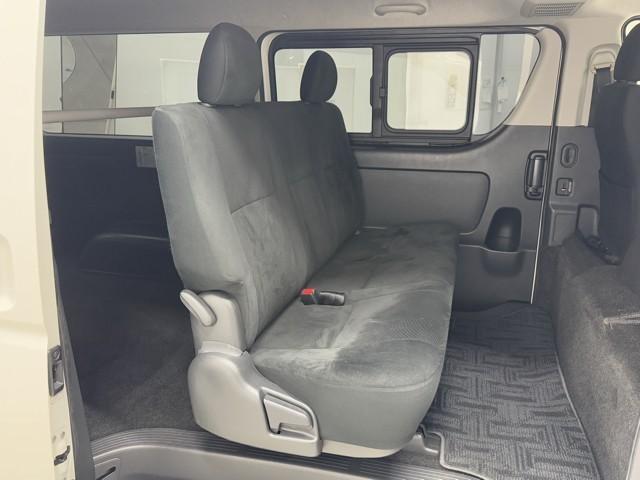 ハイエースバン ロングスーパーＧＬ　フルフラット　リアカメラ　ＳＲＳ　ダブルエアバッグ　Ｗエアコン　横滑り防止装置付　盗難防止機能　キーレス　スマートエントリー　ＤＶＤ視聴可　エアコン　パワステ　ナビＴＶ　ドライブレコーダ　ＥＴＣ（17枚目）