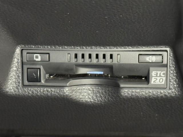 ヤリス ハイブリッドＧ　Ｉストップ　サイドエアバッグ　スマートキ　ナビ　Ｂモニター　ドライブレコーダー　ＥＴＣ車載器　横滑り防止装置　クルコン　セキュリティアラーム　メディアプレイヤー接続　パワステ　メモリーナビゲーション（7枚目）