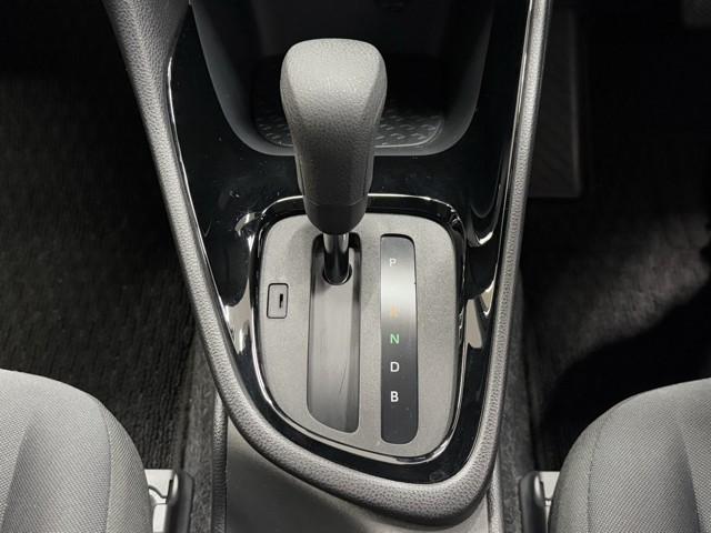 ヤリス ハイブリッドＧ　Ｉストップ　サイドエアバッグ　スマートキ　ナビ　Ｂモニター　ドライブレコーダー　ＥＴＣ車載器　横滑り防止装置　クルコン　セキュリティアラーム　メディアプレイヤー接続　パワステ　メモリーナビゲーション（11枚目）