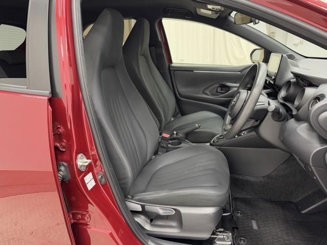 ヤリス ハイブリッドＧ　Ｉストップ　サイドエアバッグ　スマートキ　ナビ　Ｂモニター　ドライブレコーダー　ＥＴＣ車載器　横滑り防止装置　クルコン　セキュリティアラーム　メディアプレイヤー接続　パワステ　メモリーナビゲーション（14枚目）