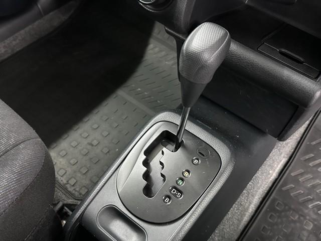 操作しやすいＡＴシフトです。　シフトチェンジを気にしなくていいので運転だけに集中できますね。　自然と手に届くところにある、手になじむ形状のシフトノブがいいですね。