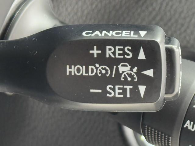 C-HR G ハーフ革 TSS ワンオナ アイドルストップ DVD再生可 定期点検記録簿 LEDヘッド バックモニタ イモビライザー ナビ&TV ETC付 キーフリーシステム スマキー 横滑り防止機能 クルーズC(12枚目)