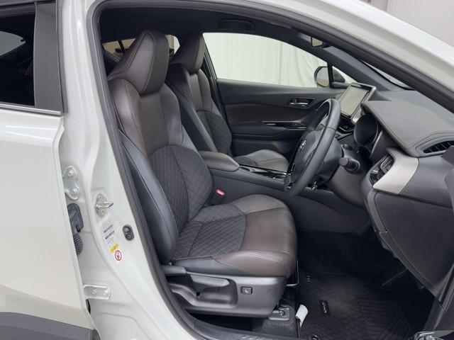 C-HR G ハーフ革 TSS ワンオナ アイドルストップ DVD再生可 定期点検記録簿 LEDヘッド バックモニタ イモビライザー ナビ&TV ETC付 キーフリーシステム スマキー 横滑り防止機能 クルーズC(16枚目)