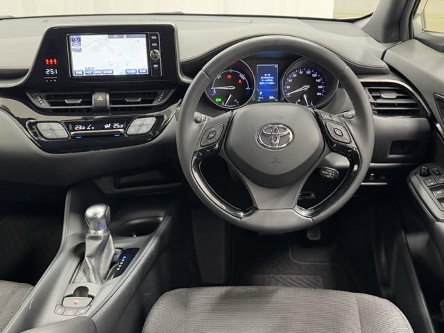 Ｃ－ＨＲ Ｓ　ＬＥＤパッケージ　スマートキー＆プッシュスタート　定期点検記録簿　地デジ　ＬＥＤヘッド　オ－トエアコン　ＷＳＲＳ　キーレスエントリー　ドライブレコーダー　ナビＴＶ　横滑り防止　クルーズコントロール　イモビライザー（4枚目）