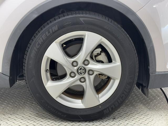 Ｃ－ＨＲ Ｓ　ＬＥＤパッケージ　スマートキー＆プッシュスタート　定期点検記録簿　地デジ　ＬＥＤヘッド　オ－トエアコン　ＷＳＲＳ　キーレスエントリー　ドライブレコーダー　ナビＴＶ　横滑り防止　クルーズコントロール　イモビライザー（18枚目）