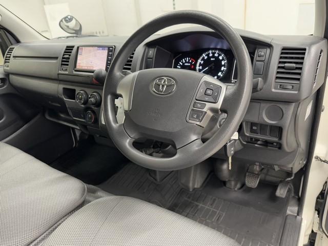 ハイエースバン ロングＤＸ　ブレーキサポート　リアカメラ　ＰＷ　運転席エアバッグ　ナビテレビ　横滑り防止　整備点検記録簿　イモビ付　パワーステアリング　エアコン　ミュージックプレイヤー接続可　ＡＢＳ　キーレス　ワンセグテレビ（4枚目）