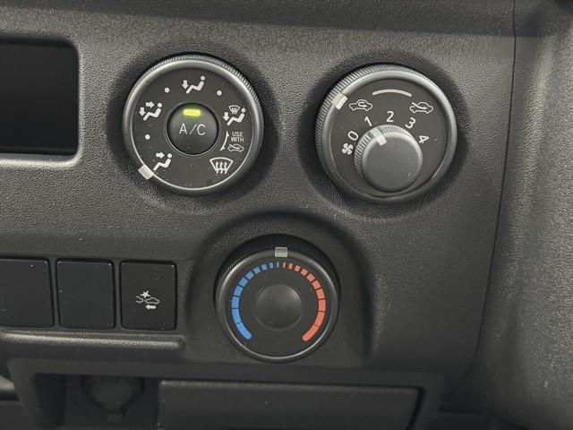 ハイエースバン ロングＤＸ　ブレーキサポート　リアカメラ　ＰＷ　運転席エアバッグ　ナビテレビ　横滑り防止　整備点検記録簿　イモビ付　パワーステアリング　エアコン　ミュージックプレイヤー接続可　ＡＢＳ　キーレス　ワンセグテレビ（10枚目）