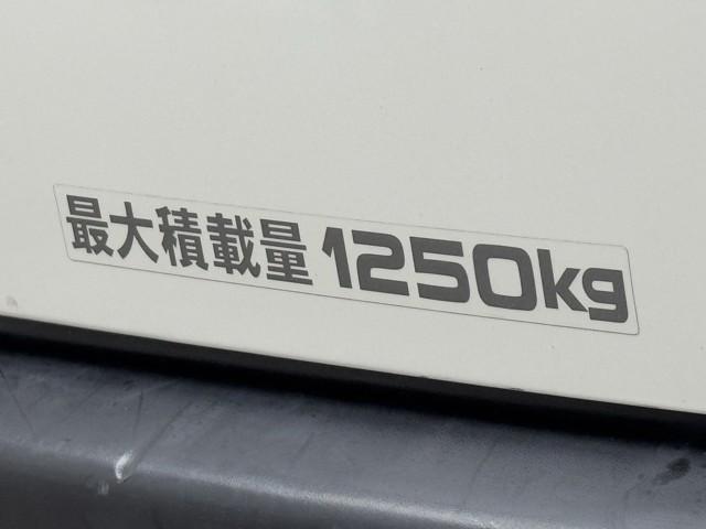 ハイエースバン ロングＤＸ　ブレーキサポート　リアカメラ　ＰＷ　運転席エアバッグ　ナビテレビ　横滑り防止　整備点検記録簿　イモビ付　パワーステアリング　エアコン　ミュージックプレイヤー接続可　ＡＢＳ　キーレス　ワンセグテレビ（17枚目）