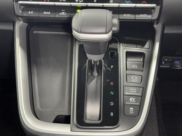 ヴォクシー ハイブリッドS-Z パワーウィンドウ DVD再生機能 インテリキー 横滑防止装置 地デジTV アクティブクルーズコントロール フルオートエアコン リアカメラ エアバッグ ABS 100V充電 ナビTV WAC キーレス(11枚目)